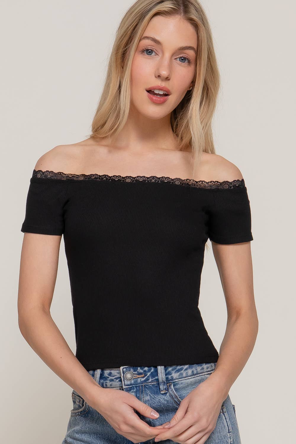 Active USA - Blusa de punto para mujer de manga corta, con hombros descubiertos y ribete de encaje - T14300
