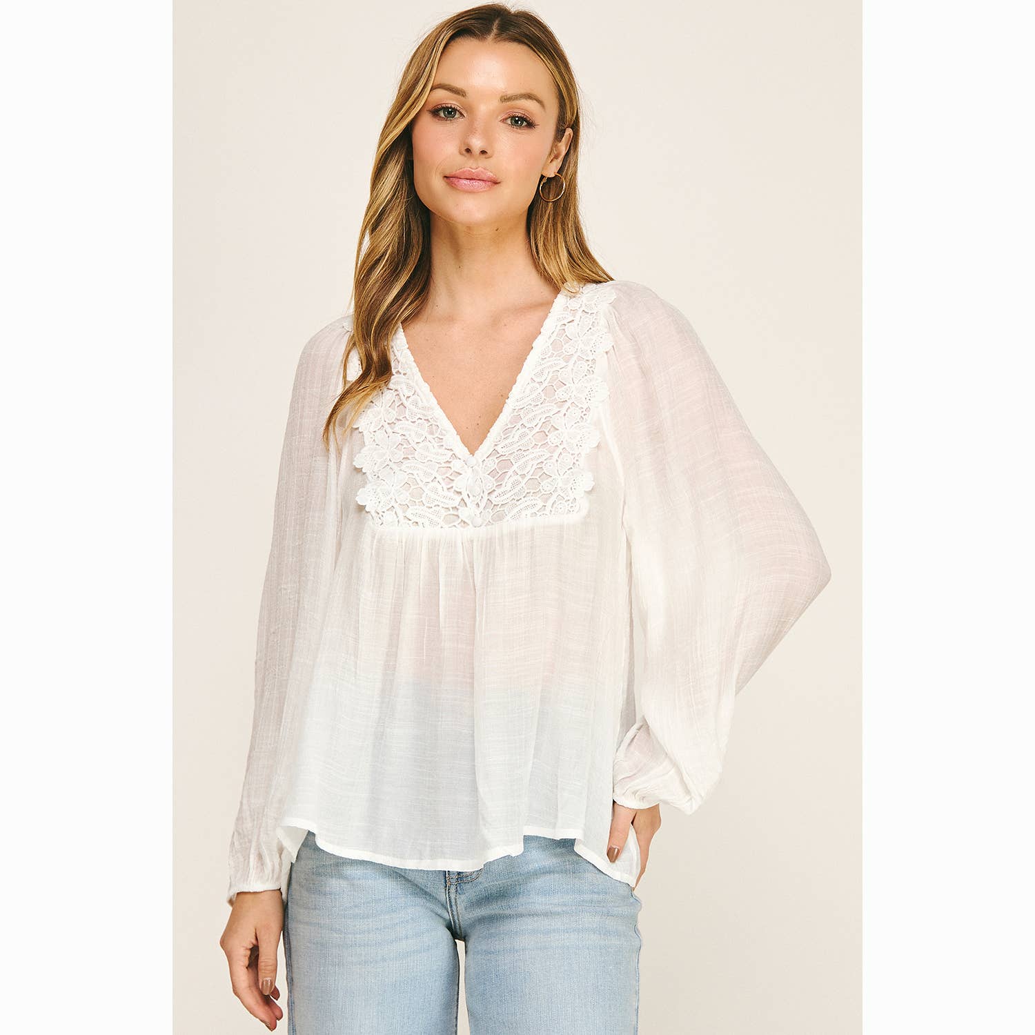 Colección Winslow - Blusa Bohemia Fluida con Escote en V y Encaje para Mujer - MA2202114S