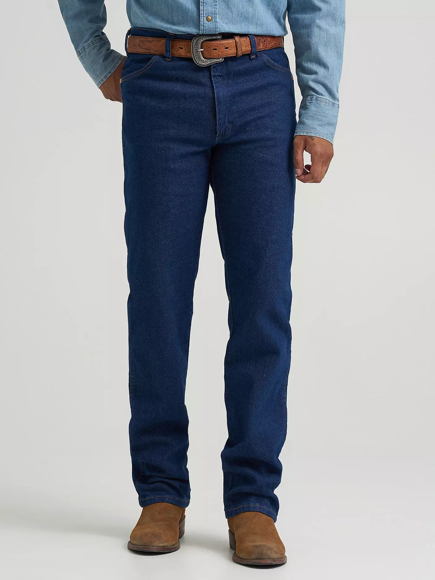 Wrangler - Vaqueros ajustados elásticos de hombre Cowboy Cut® en color azul marino - 937STR