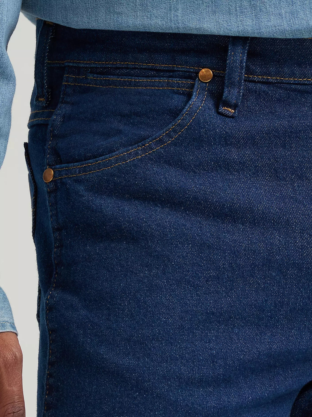 Wrangler - Vaqueros ajustados elásticos de hombre Cowboy Cut® en color azul marino - 937STR
