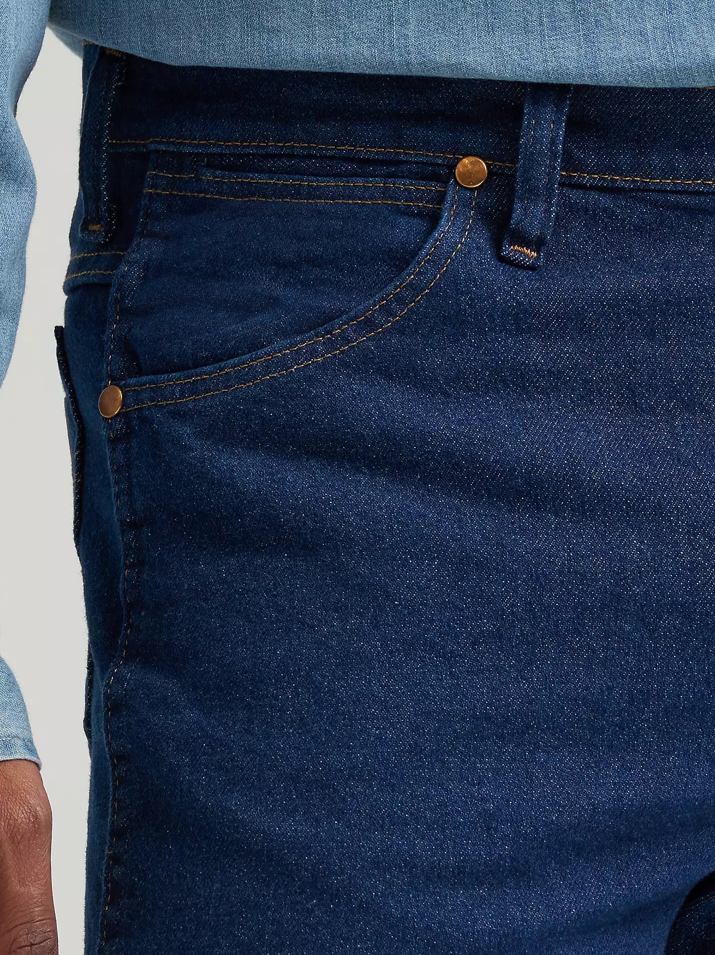 Wrangler - Vaqueros ajustados elásticos de hombre Cowboy Cut® en color azul marino - 937STR