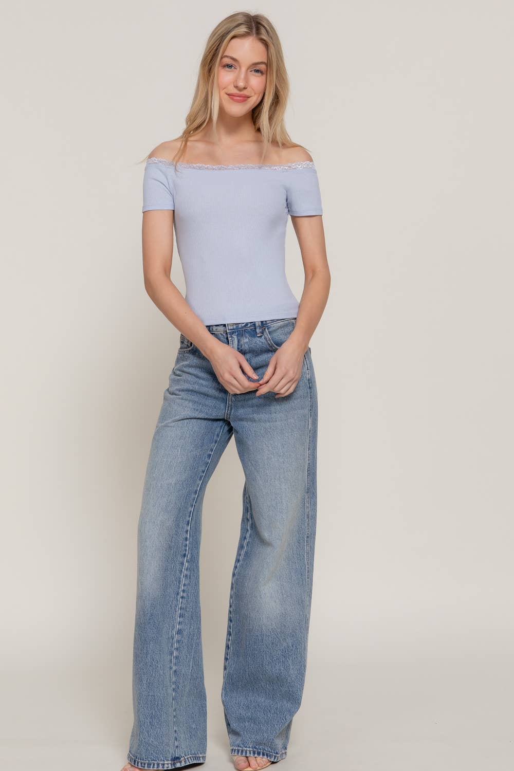 Active USA - Blusa de punto para mujer de manga corta, con hombros descubiertos y ribete de encaje - T14300