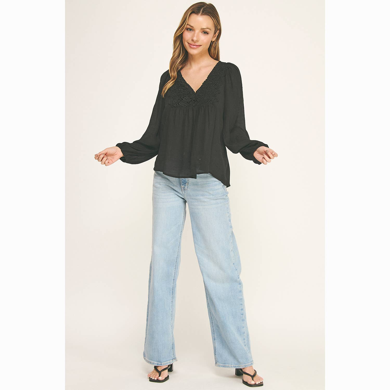 Colección Winslow - Blusa Bohemia Fluida con Escote en V y Encaje para Mujer - MA2202114S