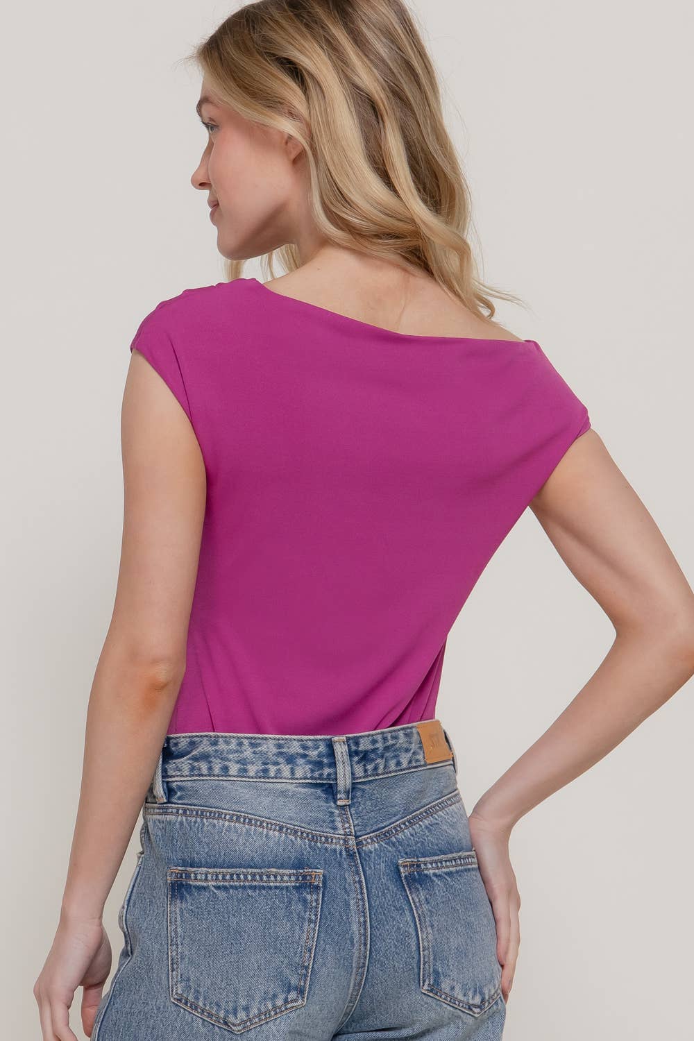 Active USA - Body de punto ajustado sin mangas y con hombros descubiertos para mujer - P15164
