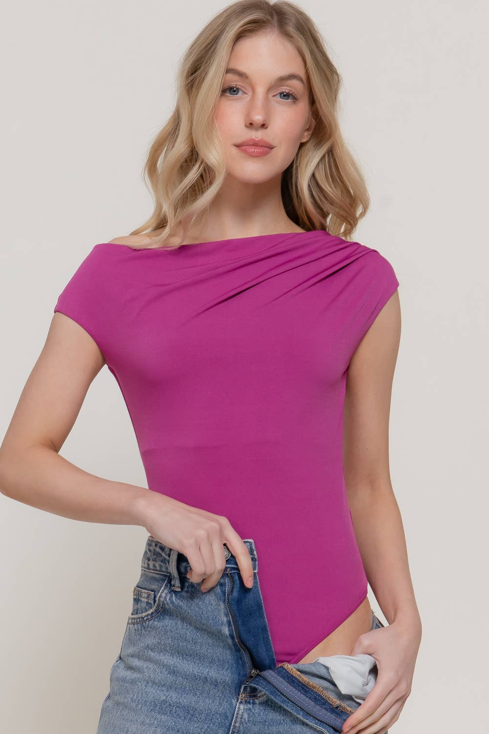 Active USA - Body de punto ajustado sin mangas y con hombros descubiertos para mujer - P15164