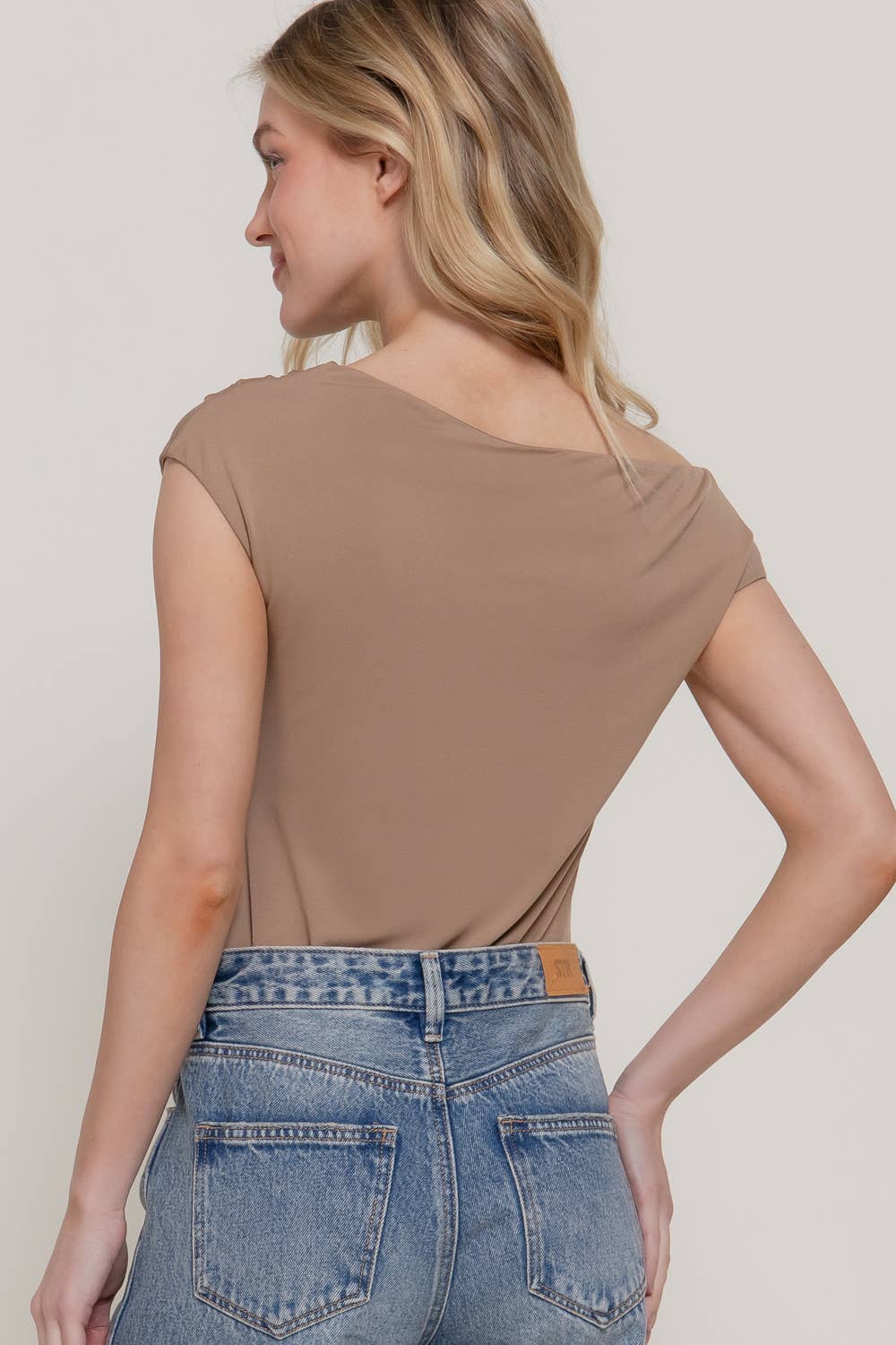 Active USA - Body de punto ajustado sin mangas y con hombros descubiertos para mujer - P15164