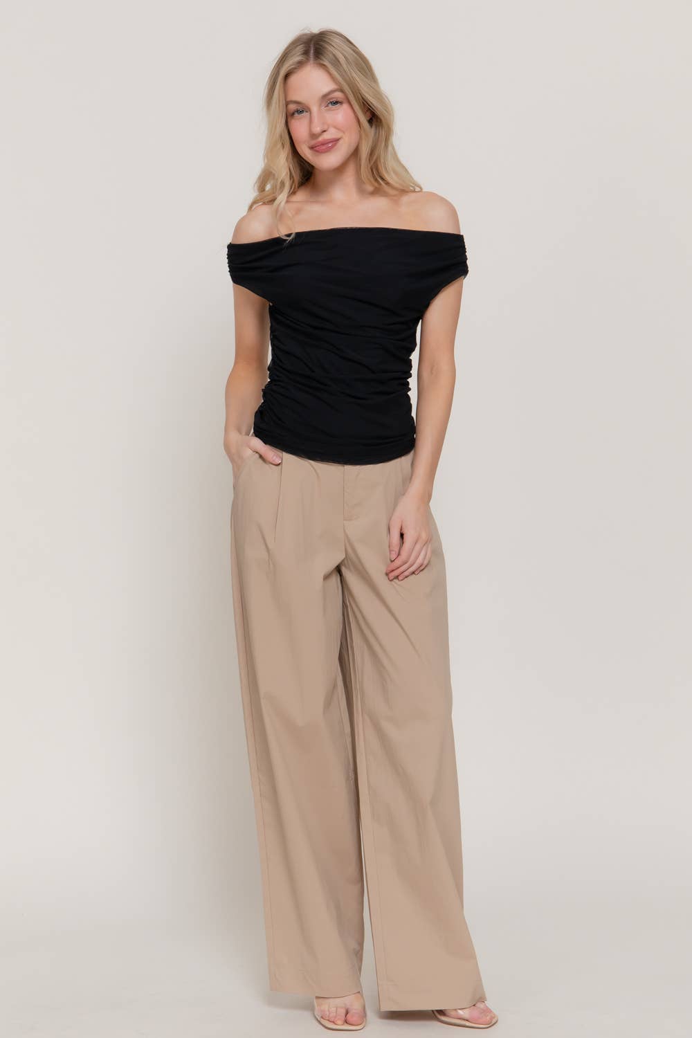 Active USA - Top de malla con hombros descubiertos y fruncido lateral para mujer - T15083