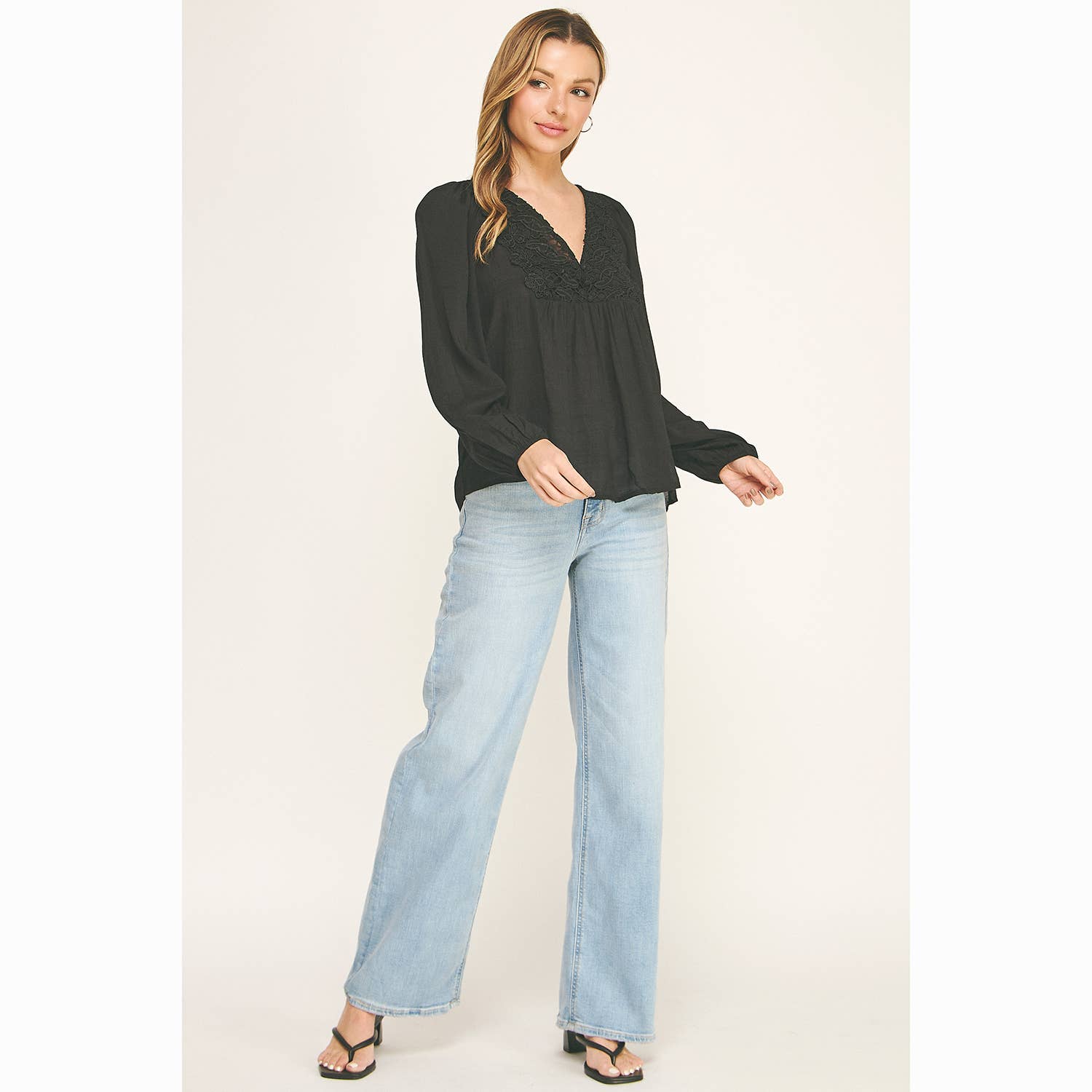 Colección Winslow - Blusa Bohemia Fluida con Escote en V y Encaje para Mujer - MA2202114S