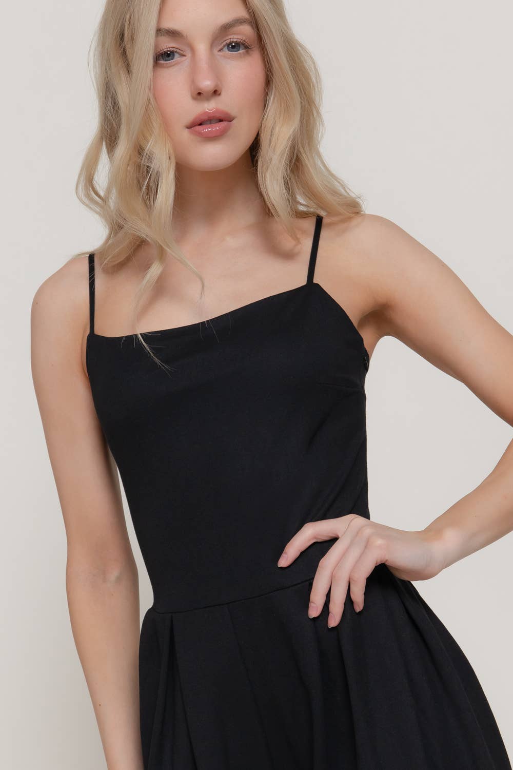 Active USA - Enterizo plisado con cuello recto y tirantes finos para mujer - P15320