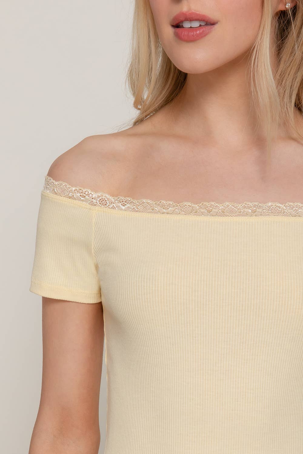 Active USA - Blusa de punto para mujer de manga corta, con hombros descubiertos y ribete de encaje - T14300
