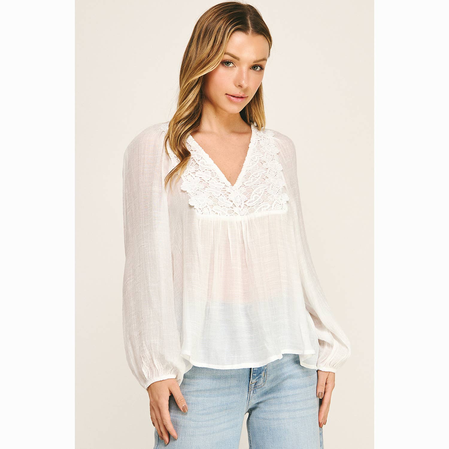 Colección Winslow - Blusa Bohemia Fluida con Escote en V y Encaje para Mujer - MA2202114S