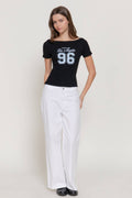 Active USA - Playera de punto de manga corta con cuello barco y estampado gráfico - T15307