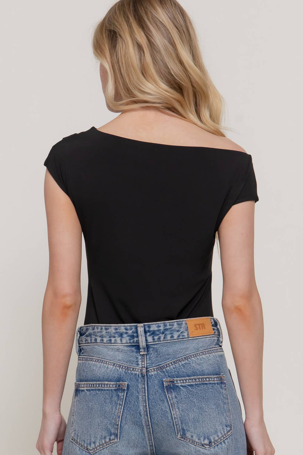 Active USA - Body de punto ajustado sin mangas y con hombros descubiertos para mujer - P15164