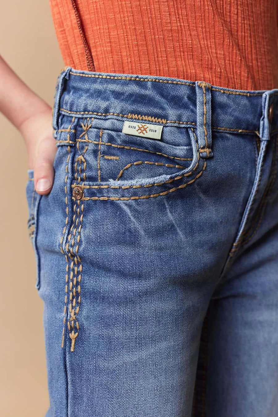 Sexy Couture - Jeans anchos con bordado ligero para niña - W242-TS-K