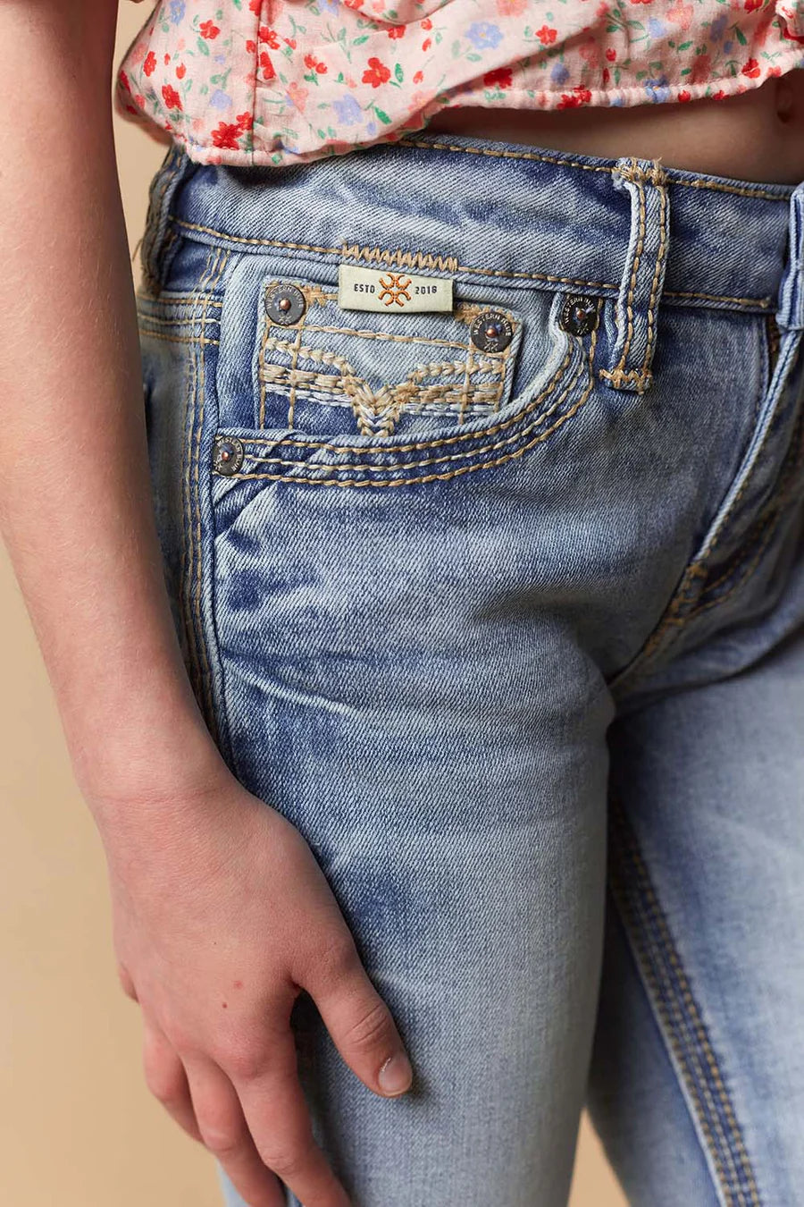 Sexy Couture - Jeans de pierna ancha bordados ligeros para niña - W247-PB-K
