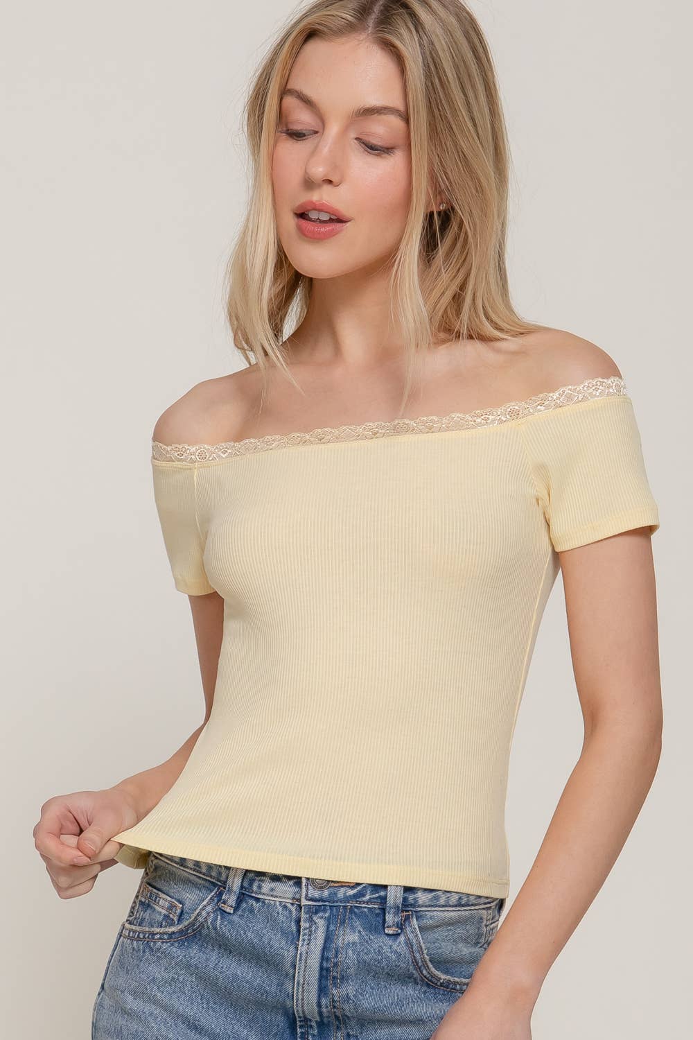 Active USA - Blusa de punto para mujer de manga corta, con hombros descubiertos y ribete de encaje - T14300