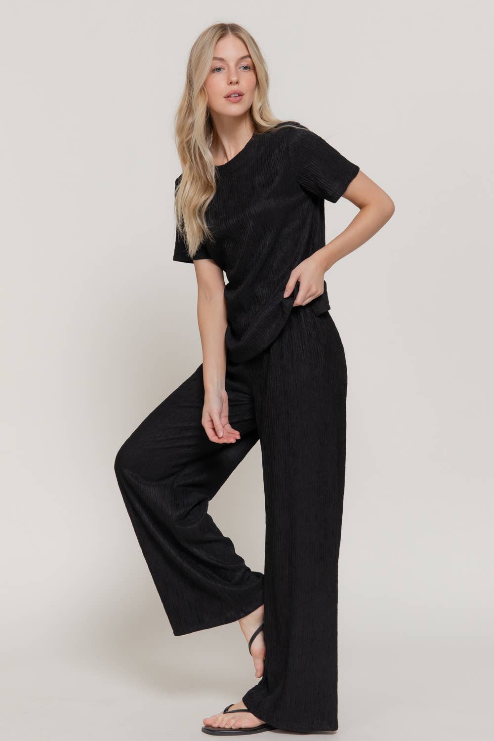 Active USA - Conjunto de top de manga corta y pantalón de punto ancho para mujer - SET14970