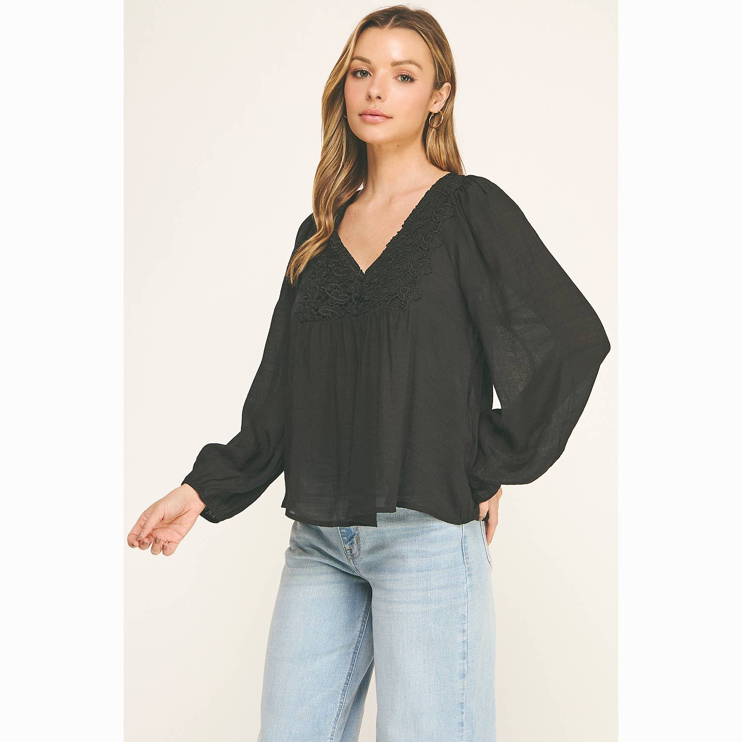 Colección Winslow - Blusa Bohemia Fluida con Escote en V y Encaje para Mujer - MA2202114S