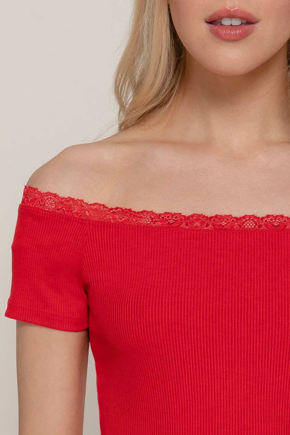 Active USA - Blusa de punto para mujer de manga corta, con hombros descubiertos y ribete de encaje - T14300