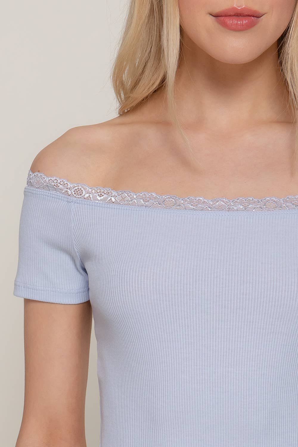 Active USA - Blusa de punto para mujer de manga corta, con hombros descubiertos y ribete de encaje - T14300