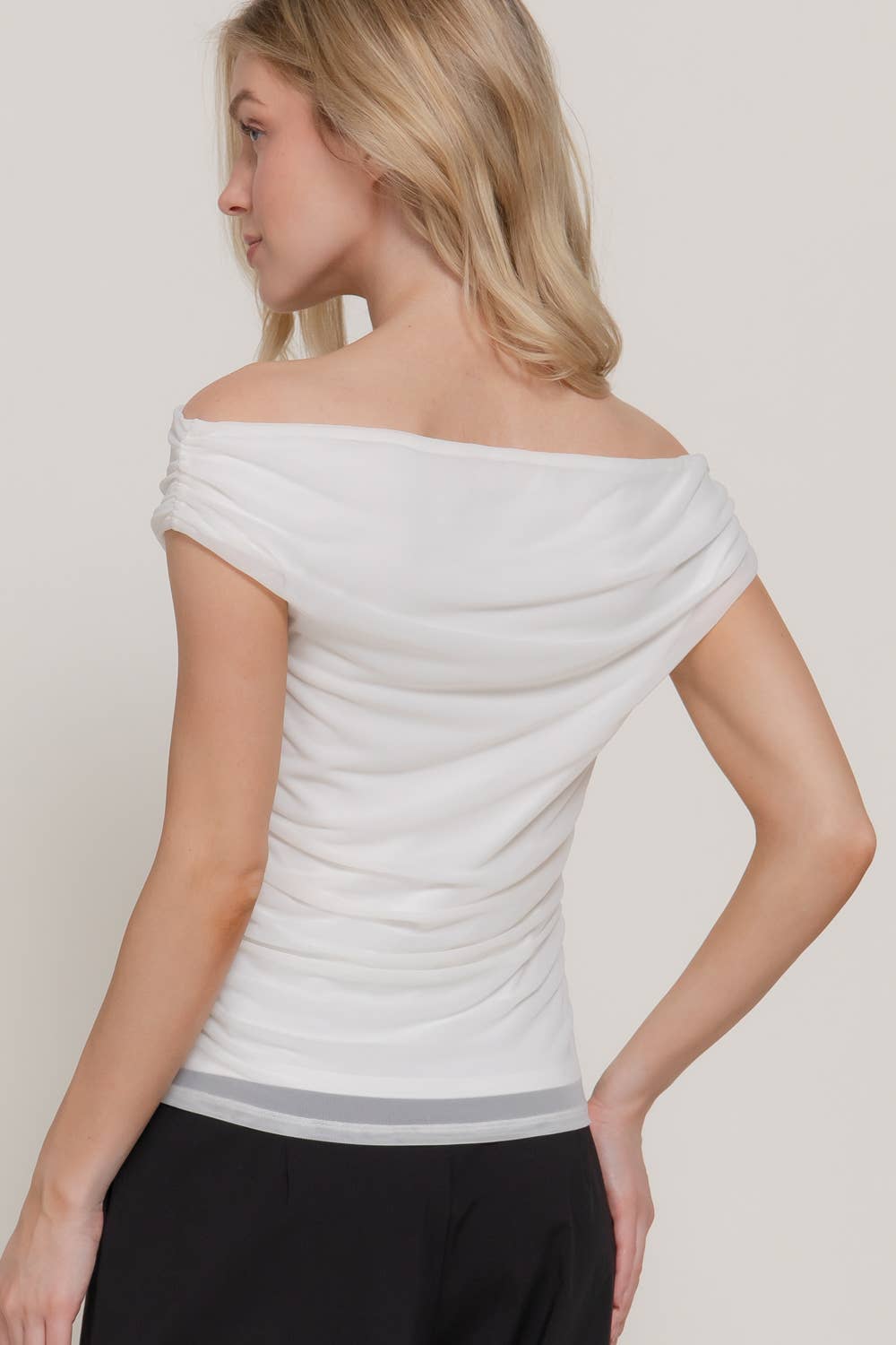 Active USA - Top de malla con hombros descubiertos y fruncido lateral para mujer - T15083