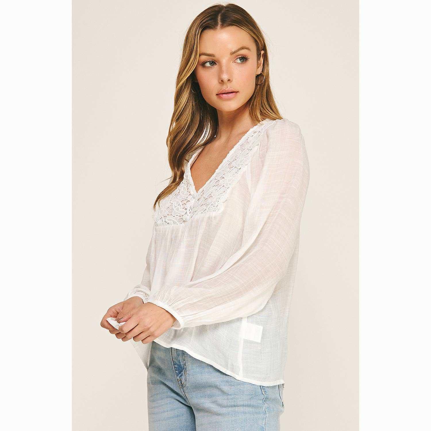 Colección Winslow - Blusa Bohemia Fluida con Escote en V y Encaje para Mujer - MA2202114S